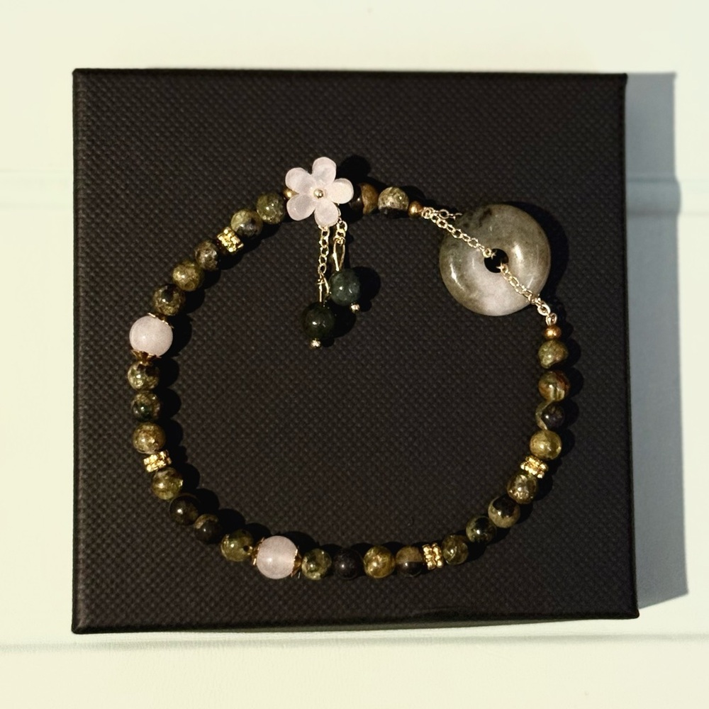Elegant Peridot natural crystal Bracelet